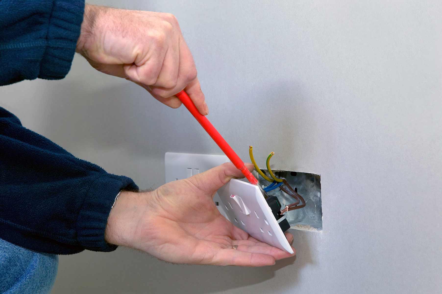 Our electricians can install plug sockets for domestic and commercial proeprties in Brackley and the local area. 
